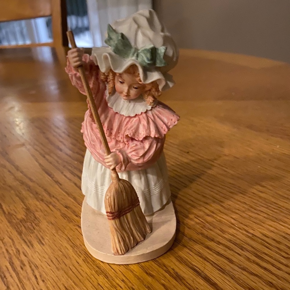 Maud Humphrey Figurine